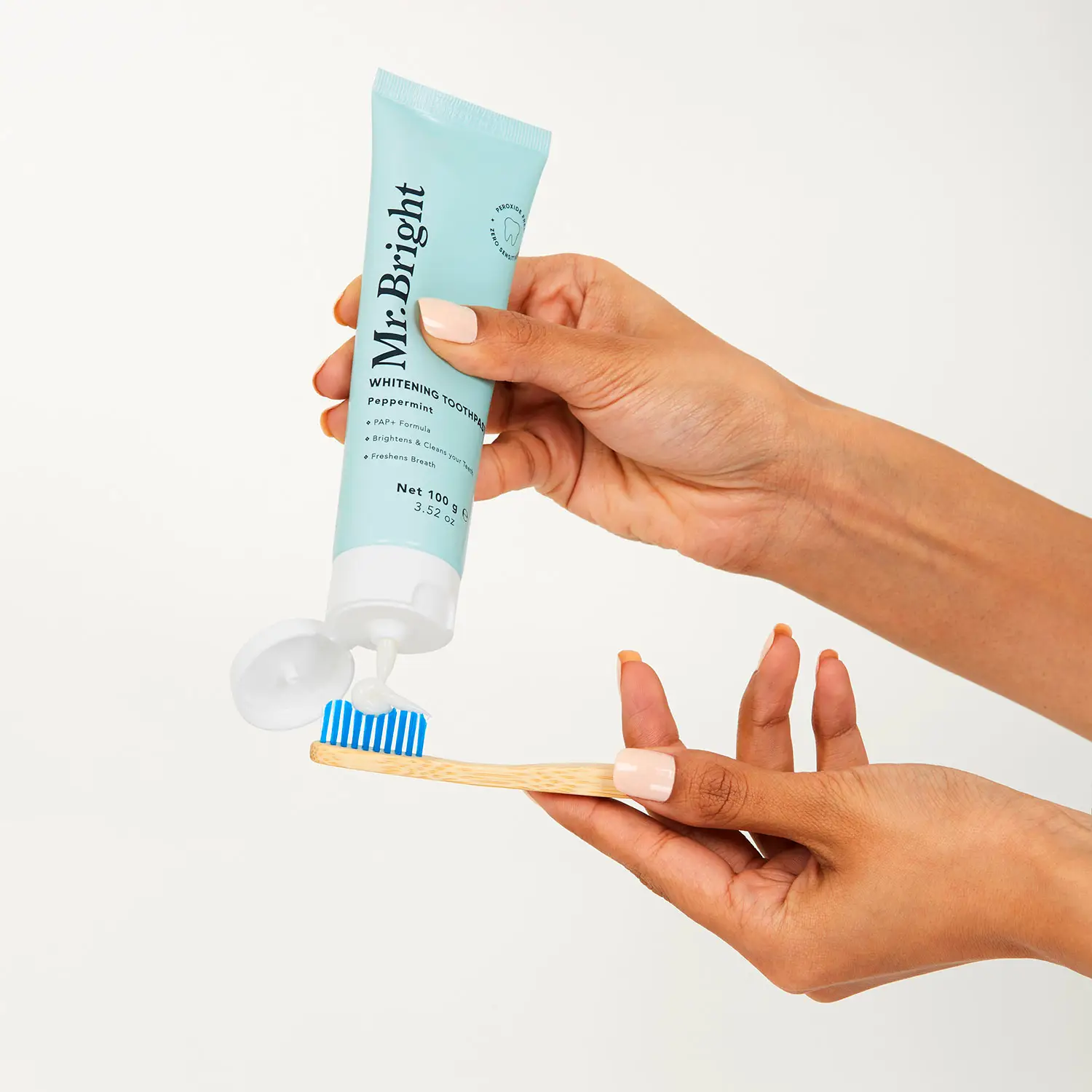 SHOT_6_HAND_SHOT_PEP_TOOTHPASTE-070